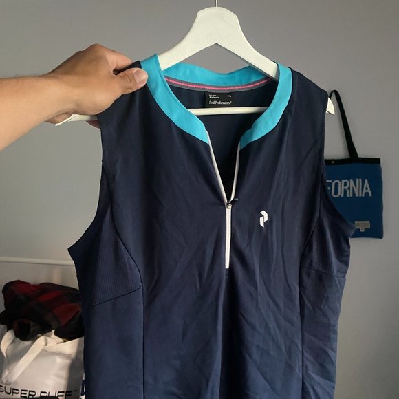 Peak Performance Women’s Top - Picture 1 of 2